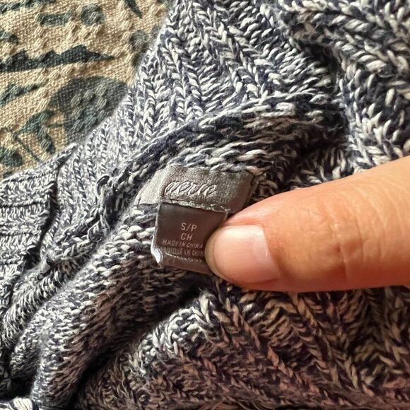 Aerie small sweater cardigan - Picture 8 of 8